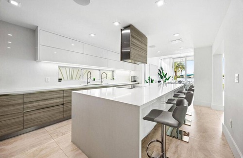 Sunny Isles Beach House | Miami Modern Heated Pool & Dock