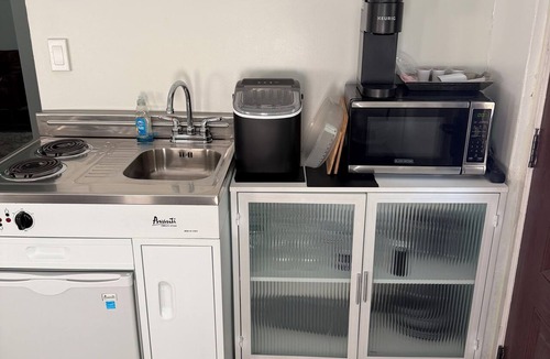 Northeast Miami Apartment | Miami's vibrant studio near the ports of Miami.