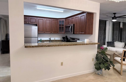 Overtown Villa | Miami Skyline 3-bedroom villa, Wynwood, Mins to Design District, Midtown, cruise