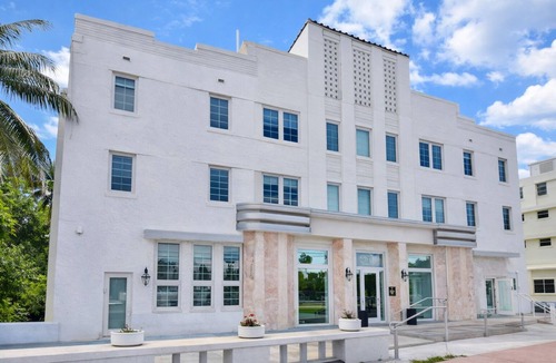 Mid Beach Apartment | Miami Studio Comfort Close to the Shore