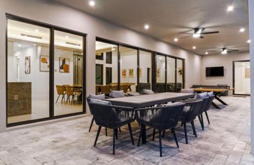 Golden Glades House | Miami Ultra Villa w Pool Movie Theater Pickle Ball