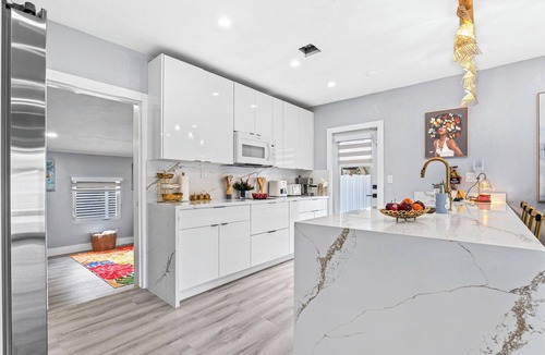 West Little Havana House | MiamiDockJacuzzi | 13ppl |Jacuzzi| NearMIA airport