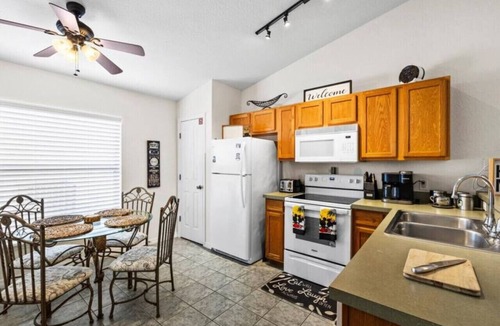 Loughman House | Mickey’s Pool House, 5 Bed Nr Disney-Virtual Tour