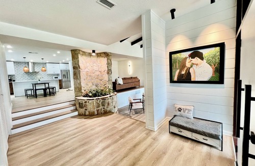 Altamonte Springs House | Mid Century Modern 3-bedroom house close to everything in Orlando Up to 7 Guests
