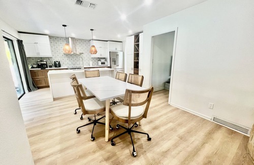 Altamonte Springs House | Mid Century Modern 3-bedroom house close to everything in Orlando Up to 7 Guests