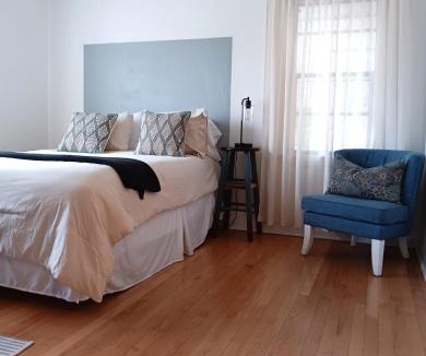 Eustis House | Mid Century Style Cottage Near Historic Downtown