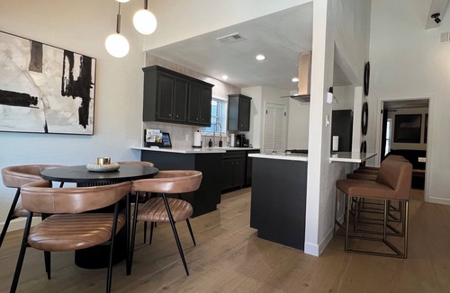 Midland House | Midland Luxe, Private Pool, Game Room, Grill, Outdoor TV, Peloton, and Workspace