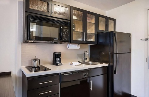 North Arlington Hotel | Minutes Away From Six Flags Over Texas! Kitchen, Parking, Pets Allowed
