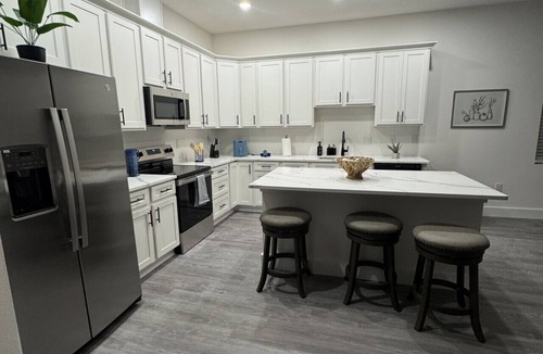 Spring Hill House | Minutes aways from Weeki Wachee Springs