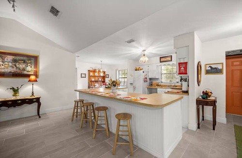 Williston Highlands House | Minutes from kayaking, paddleboarding, natural springs, and Cedar Key beach.