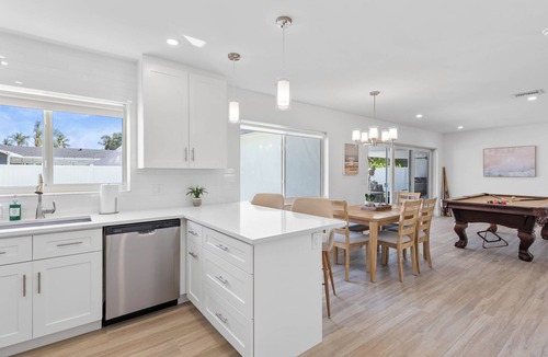 Deerfield Beach House | Minutes from the beach! Paradise Oasis full of entertainment! Pool Table!