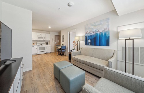 Far North Central Apartment | Modern 1Bed Apt with Free Parking on Site