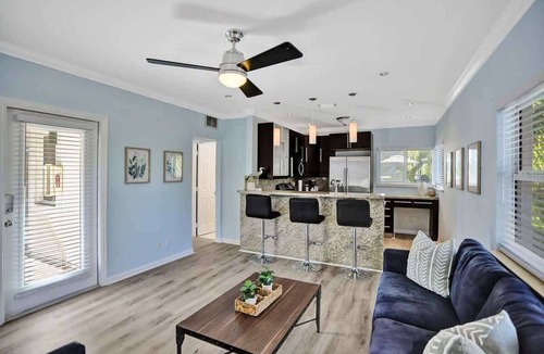 Hendricks and Venice Isles Apartment | Modern 1BR on 2nd Floor Near Las Olas