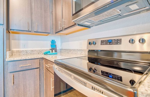 Gainesville Apartment | Modern 1BR w/Balcony | Walk to UF & Shands | Perfect for Long Stays