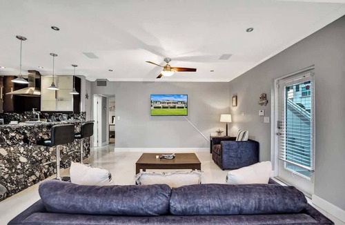 Hendricks and Venice Isles Apartment | Modern 1BR Waterfront Stay w/Patio | Las Olas