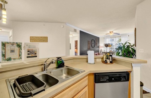 Westchase Apartment | Modern 2BR/2BA w/King Bed, Pools + Gym #1