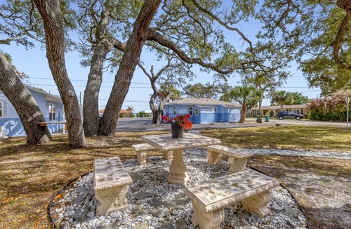 Tropic Condo | Modern 2BR Apt | Short Drive from Beach & Art Walk