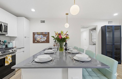 North University Condo | Modern 2BR Retreat ❤️ Walk to UT | Free Parking | Near Moody Center