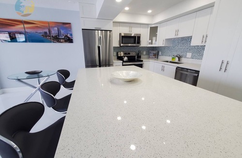 Mid Beach Condo | Modern 3 Bedroom with Ocean Views - 1104
