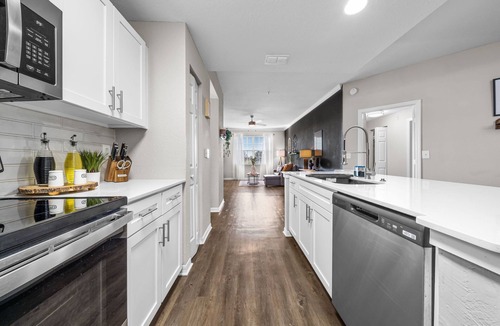 Westchase Apartment | Modern 3BR 2BA Pools Gym Near Airport 5