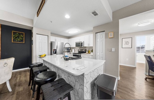 Westchase Apartment | Modern 3BR 2BA Pools Gym Near Airport 5