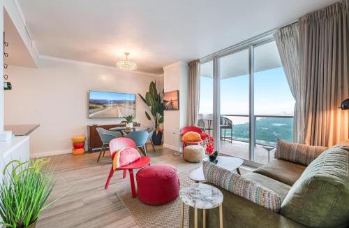 Coconut Grove Apartment | Modern 3BR 3BA Grove Condo Views Balconies Full Kitchen 3 Parking