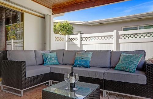 Hollywood Hills House | Modern 4 Bedroom -Kosher - Heated Pool - Game Room