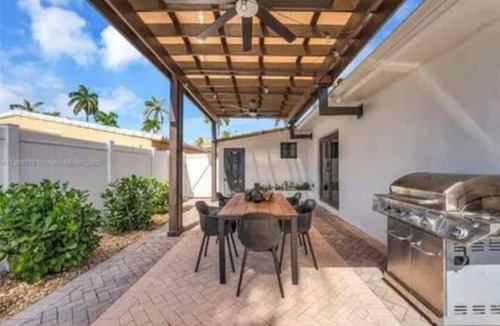 Hollywood Lakes House | Modern 4BR Pool Home Minutes from Beach & Stadium
