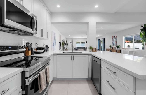 North Miami House | Modern 4BR Villa w/Pool BBQ 12 Min to Beach