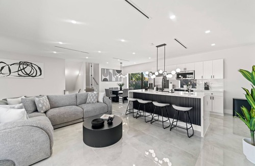 Miami Gardens House | Modern 5BR Dream: Courts/Playground & Heated Pool