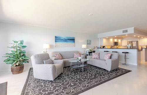 Key Colony Beach Condo | Modern and Bright Remodeled Oceanfront 2bedroom Condo