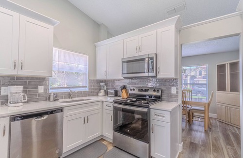 Lindfields House | Modern and Updated - Family Friendly Pool Villa Minutes to Disney.