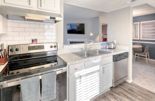 Greater Northdale Apartment | Modern Apartment in Prime Location (ID6123X10)