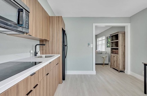 North Beach Apartment | Modern Apt Near Beach Views & Wi-fi