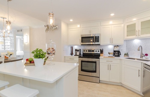Vanderbilt Beach Condo | Modern, bright Vanderbilt beach condo