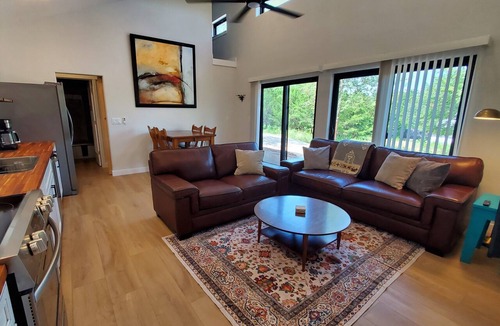 Pittsburg Cabin | Modern Cabin Retreat with Outdoor Living Space