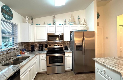 Diplomat House | Modern Centrally Located 4BR House w/Heated Pool