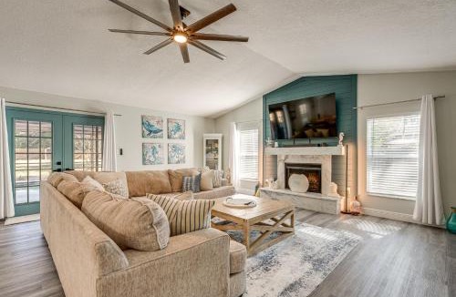 Holiday House | Modern Coastal Escape 1 Mi to Anclote River Park