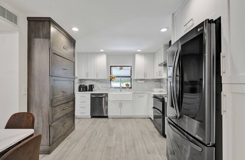 Colee Hammock House | Modern Coastal Family Friendly Home Minutes to Las Olas & Fort Lauderdale Beach