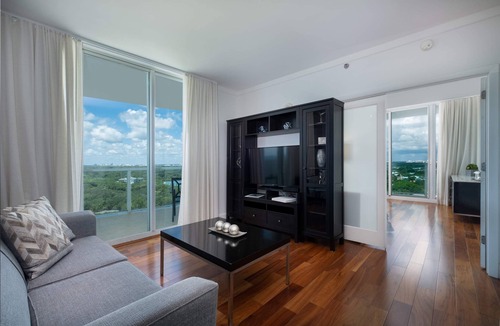 Coconut Grove Apartment | Modern Coconut Grove Stay | Hospital Proximity