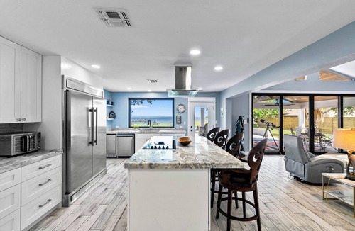 Rockport House | Modern Copano Bayfront Retreat – Pool & Private Lighted Pier | Sleeps 8