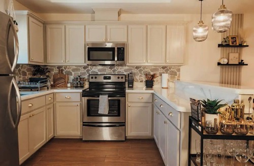 Edinburg Apartment | Modern Cottage Style Apt-King Bed near UTRGV & DHR