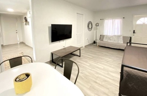 Little Haiti House | Modern cozy home with private patio - Sleeps 6