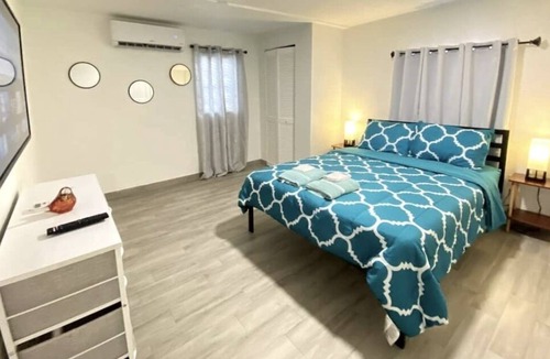 Little Haiti House | Modern cozy home with private patio - Sleeps 6