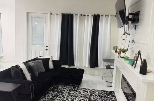 Weslaco House | Modern cozy Weslaco home