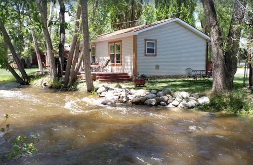 Buena Vista House | Modern Creekside Cottage
