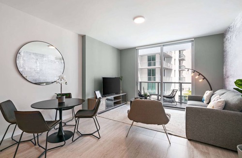 Northeast Miami Condo | Modern Decor W/Bay Views 1 Bdrm Condo