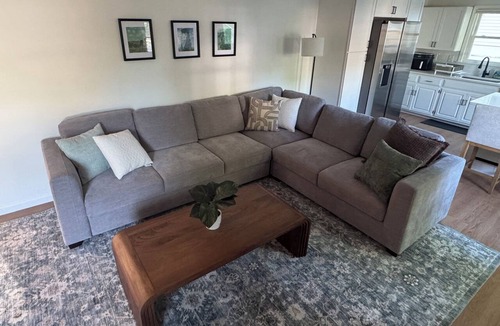 Grandview House | Modern Design - Lux 4 Bdrm Sleeps 12