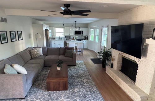 Grandview House | Modern Design - Lux 4 Bdrm Sleeps 12