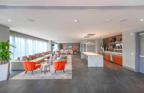 Doral Apartment | Modern Doral Condo w Free Parking